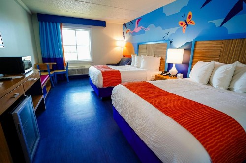 Cedar Point Castaway Bay Indoor Water Park - image 17