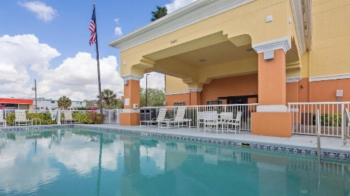 Best Western Plus Sanford Airport/Lake Mary Hotel - image 9