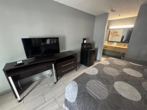 Budget Inn Sanford International Airport - image 17