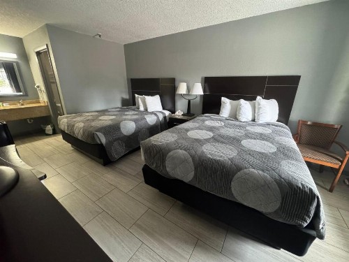 Budget Inn Sanford International Airport - image 18