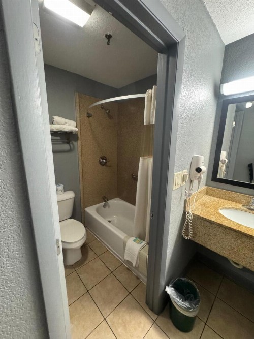 Budget Inn Sanford International Airport - image 20