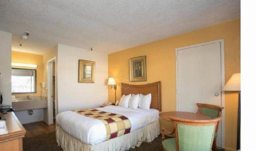 Budget Inn Sanford International Airport - image 35
