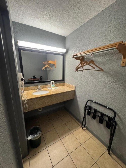 Budget Inn Sanford International Airport - image 41