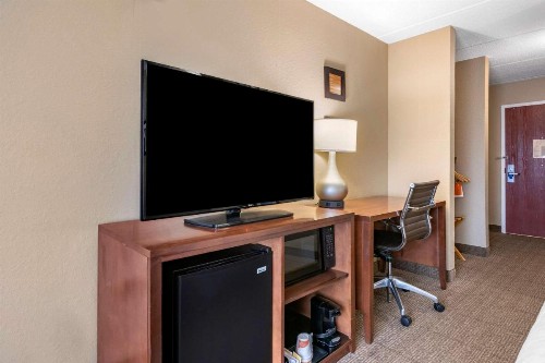 Comfort Inn & Suites Orlando North - image 11