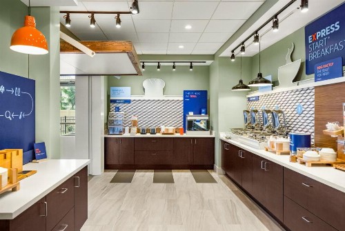 Holiday Inn Express & Suites - Sanford an IHG Hotel - image 4