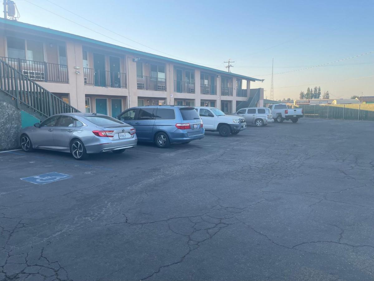 Townhouse Motel - image 2