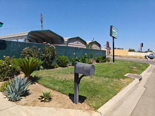 Townhouse Motel - image 4