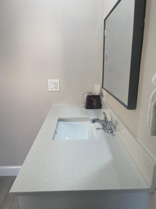 Townhouse Motel - image 5