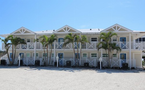 Island Inn - image 11