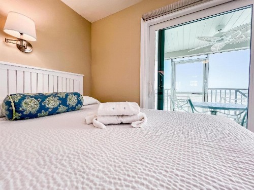 Island Inn - image 2