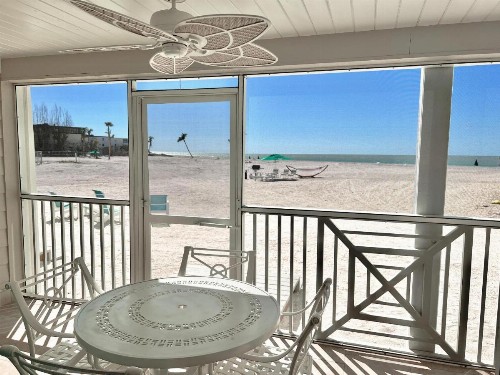 Island Inn - image 5