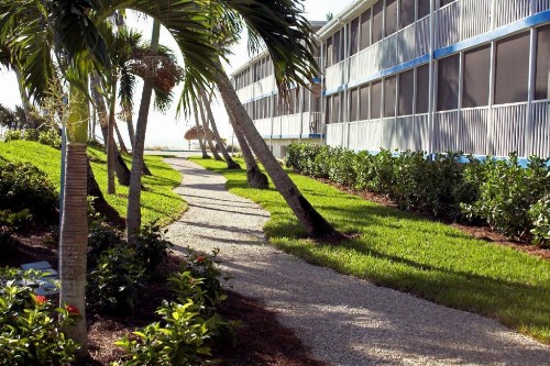 Sunset Beach Inn - image 3