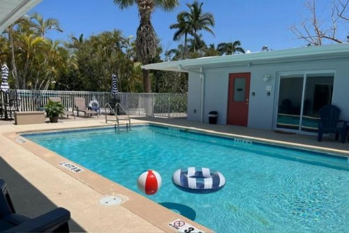 Sunshine Island Inn