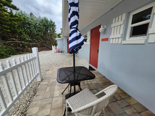 Sunshine Island Inn - image 11