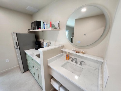 Sunshine Island Inn - image 13