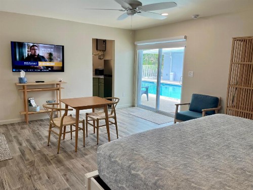 Sunshine Island Inn - image 16