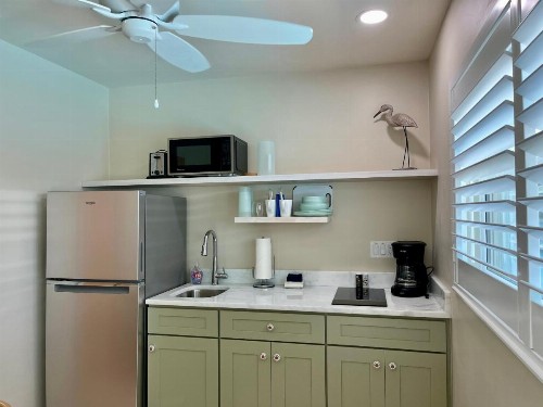 Sunshine Island Inn - image 21