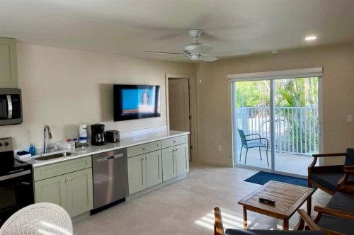 Sunshine Island Inn - image 29