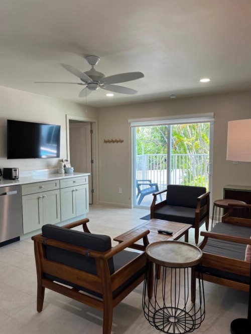 Sunshine Island Inn - image 34