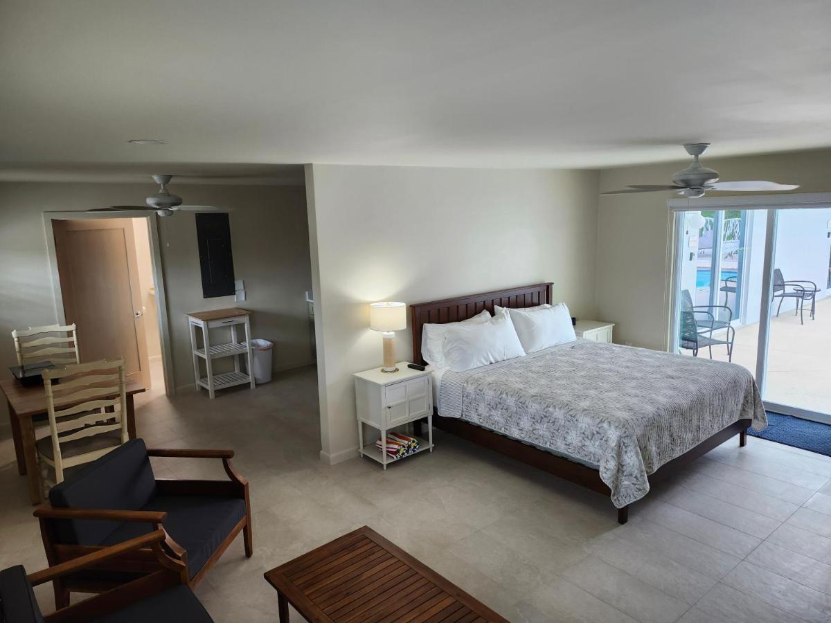 Sunshine Island Inn - image 6