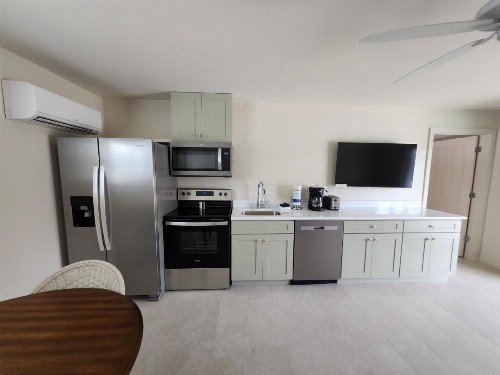 Sunshine Island Inn - image 8
