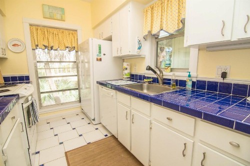Castaway Cottage ( Sanibel Shores on Cardium Street) - image 20