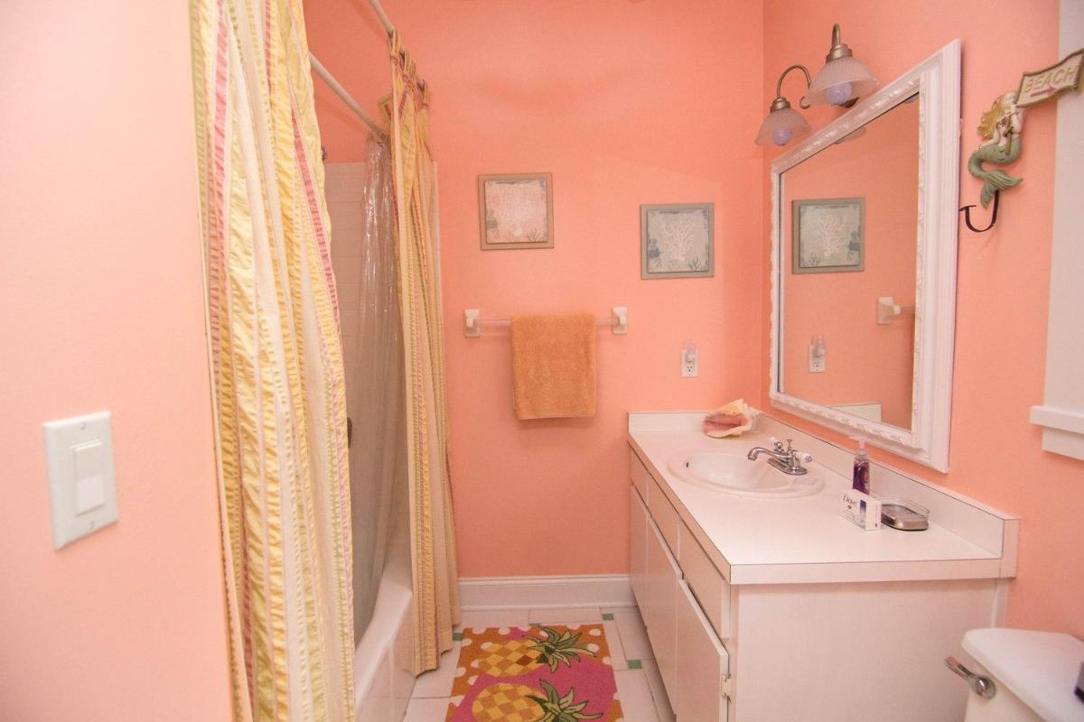 Castaway Cottage ( Sanibel Shores on Cardium Street) - image 7