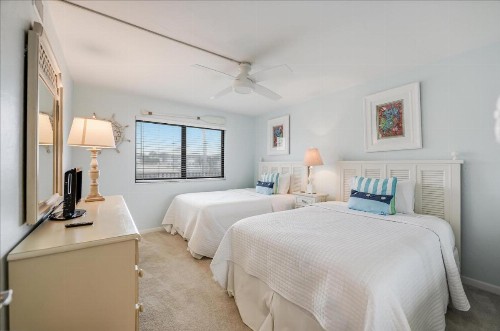 COMPASS POINT 221 - image 4