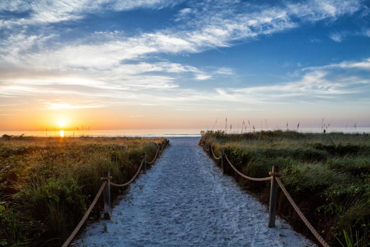 Sanibel Island Beach Resort - image 3