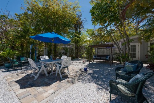 Tarpon Tale Inn - image 11