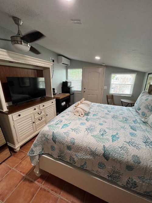 Tarpon Tale Inn - image 26