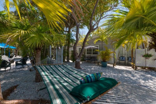 Tarpon Tale Inn - image 33
