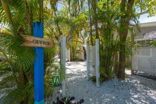 Tarpon Tale Inn - image 41