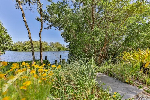 LAKE PALMS 7 - image 13