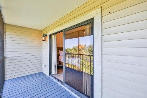 LAKE PALMS 7 - image 17