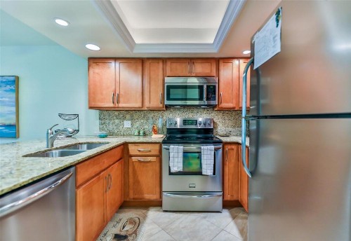 LAKE PALMS 7 - image 27