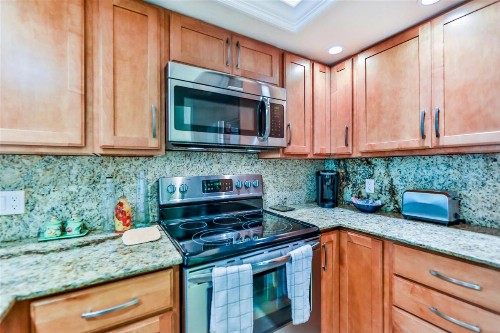 LAKE PALMS 7 - image 28