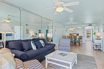 Gorgeous Oceanfront Residence in Exclusive Sanibel Surfside - image 2