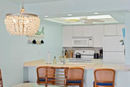 Gorgeous Oceanfront Residence in Exclusive Sanibel Surfside - image 7