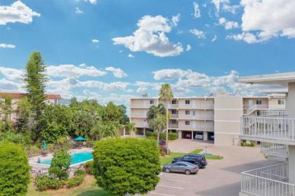 Spectacular Gulf Front Residence in Exclusive Sanibel Surfside - image 15