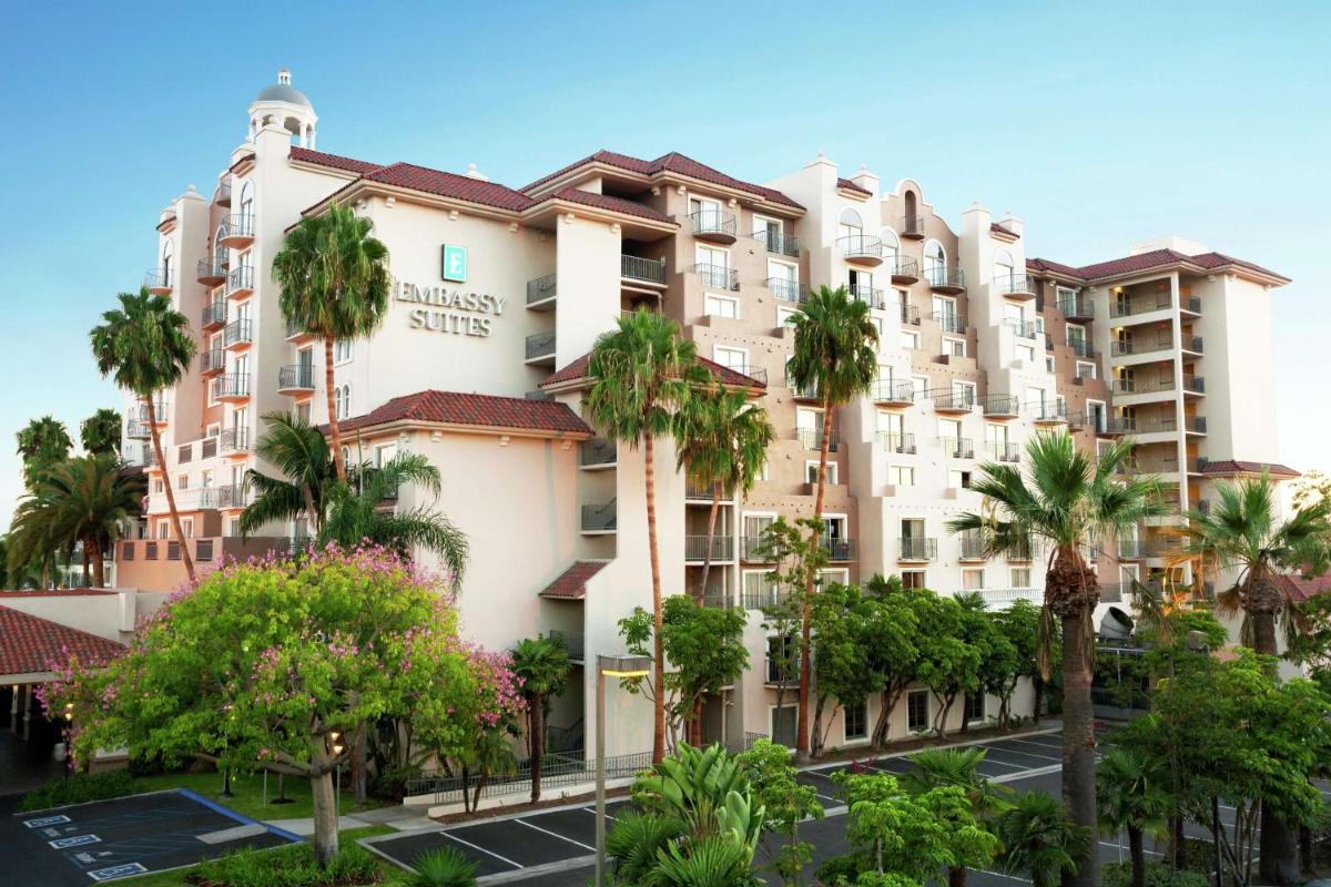 Embassy Suites by Hilton Santa Ana Orange County Airport - image 2