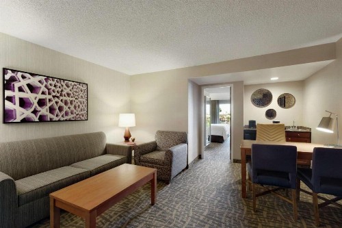 Embassy Suites by Hilton Santa Ana Orange County Airport - image 32