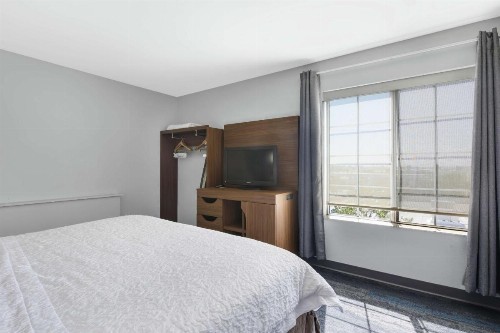 Hampton Inn & Suites Santa Ana/Orange County Airport - image 10