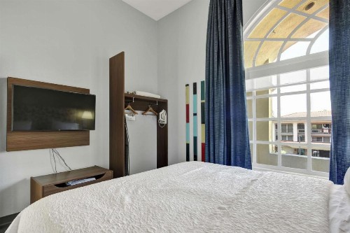 Hampton Inn & Suites Santa Ana/Orange County Airport - image 11