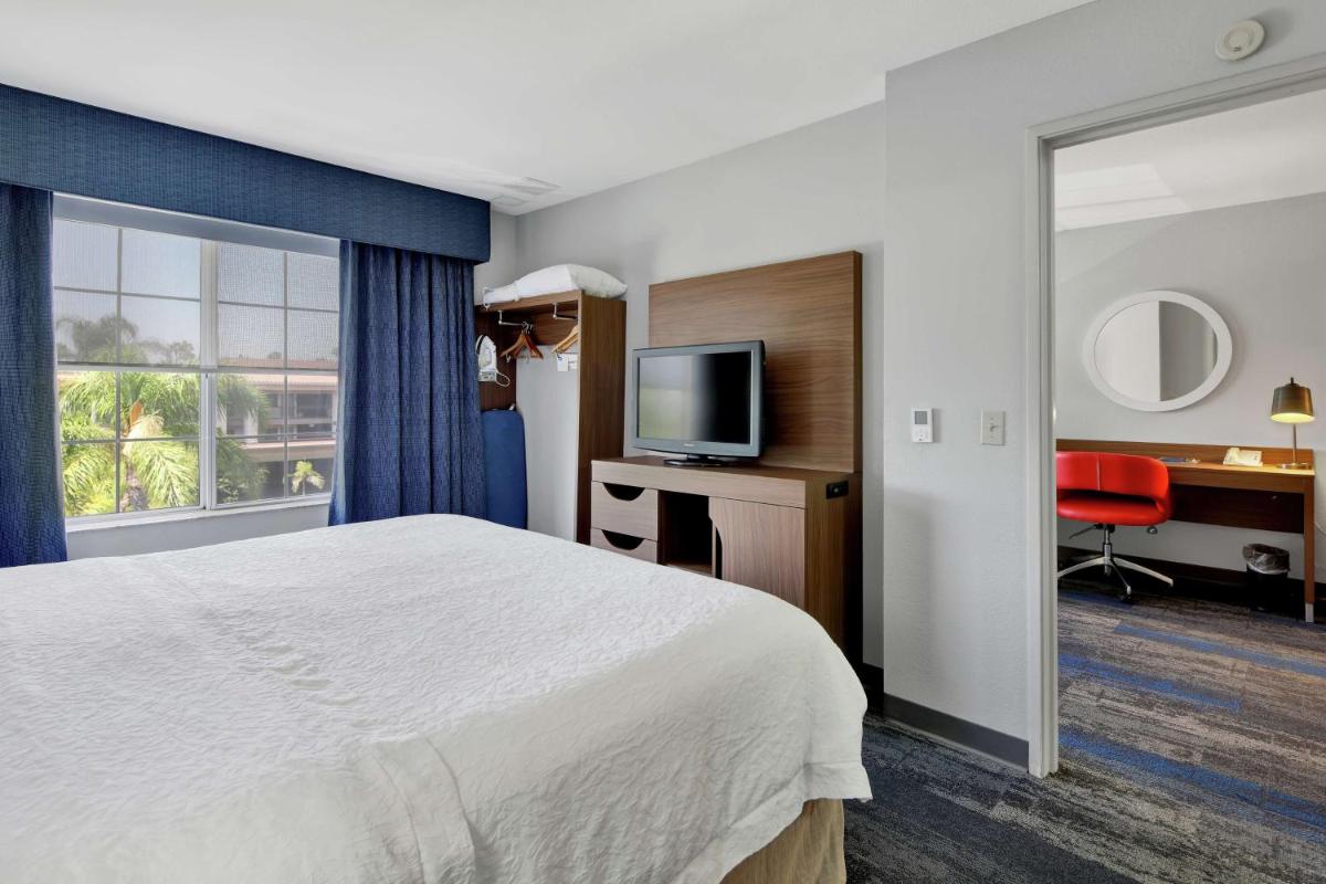 Hampton Inn & Suites Santa Ana/Orange County Airport - image 7