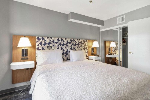 Hampton Inn & Suites Santa Ana/Orange County Airport - image 9
