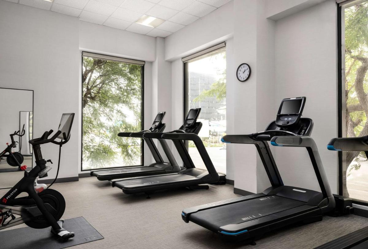 DoubleTree by Hilton Santa Ana - Orange County Airport - image 2