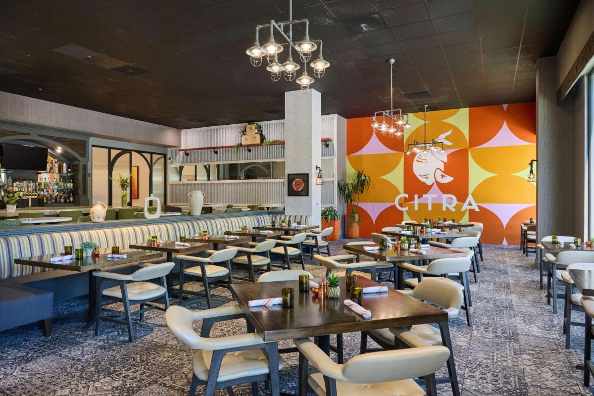 DoubleTree by Hilton Santa Ana - Orange County Airport - image 3