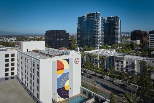 DoubleTree by Hilton Santa Ana - Orange County Airport - image 4