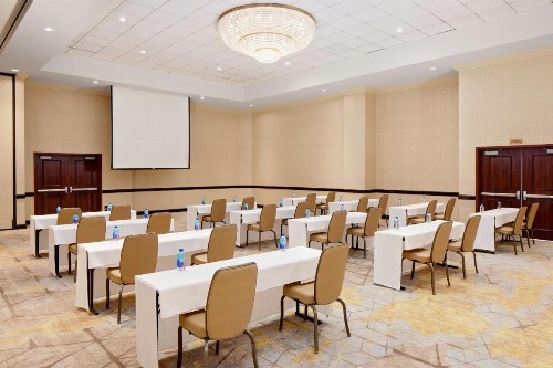 DoubleTree by Hilton Santa Ana - Orange County Airport - image 9